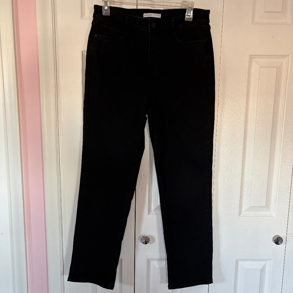 Nine West women’s curvy slim straight jeans, size 10